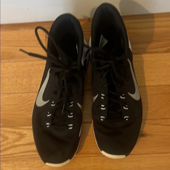 Nike Black and Silver Basketball Sneakers women’s size 11 - Picture 3 of 8